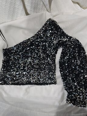 Black One-Shoulder Sequin Crop Top with Long Sleeve